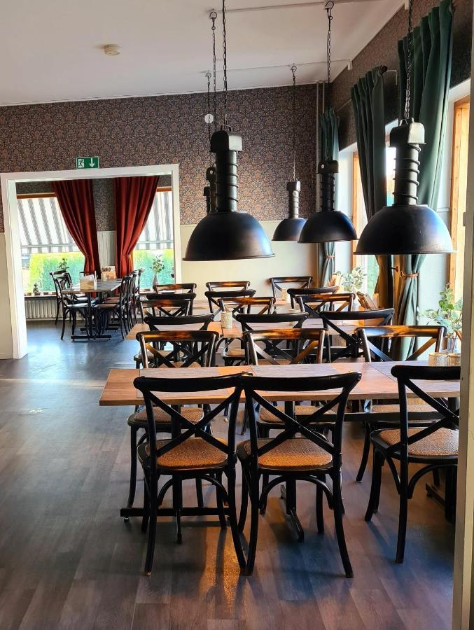 Dala-Jaerna Hotell Och Vandrarhem Buitenkant foto