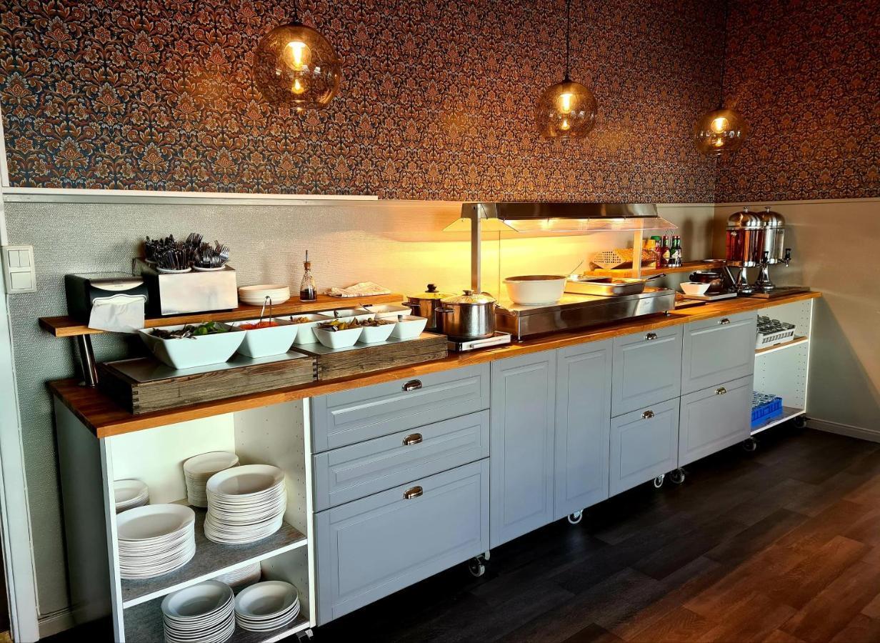 Dala-Jaerna Hotell Och Vandrarhem Buitenkant foto