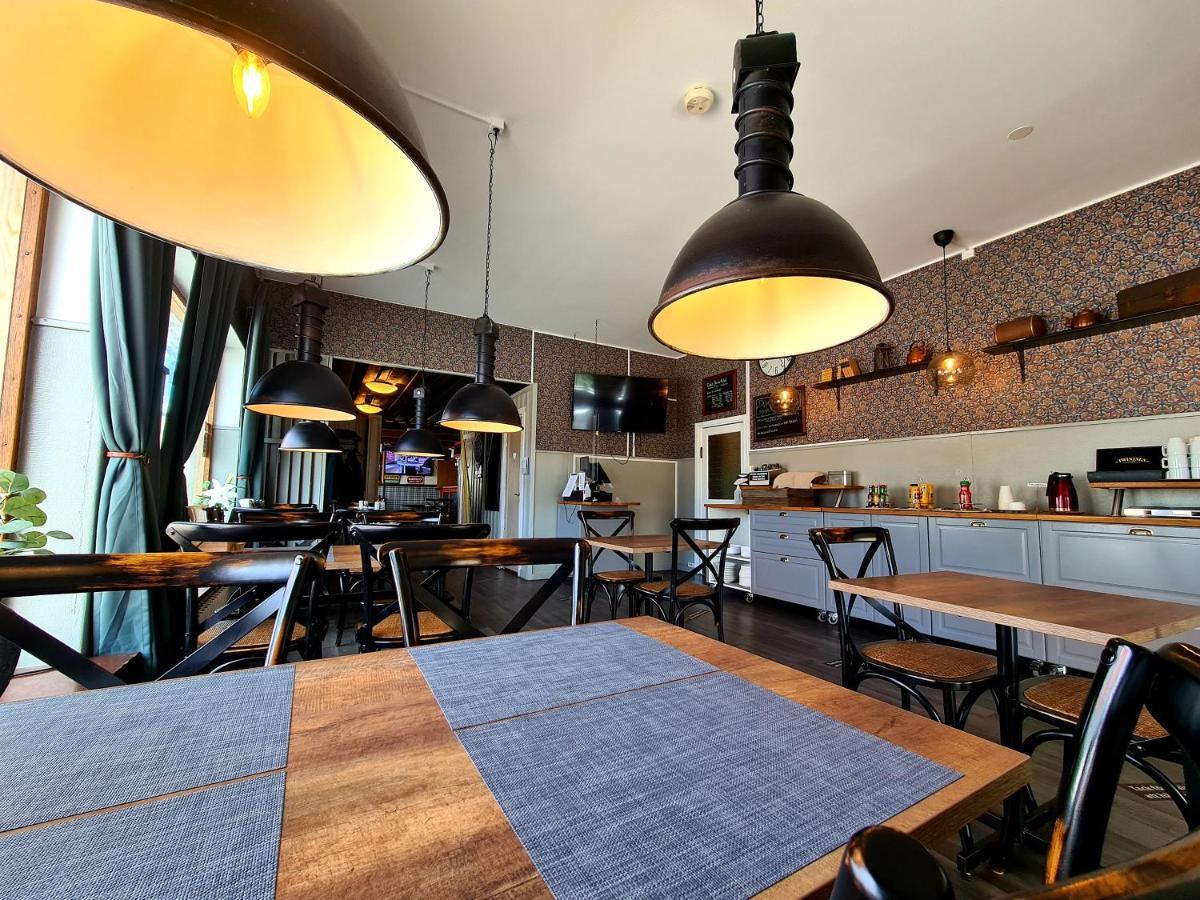 Dala-Jaerna Hotell Och Vandrarhem Buitenkant foto